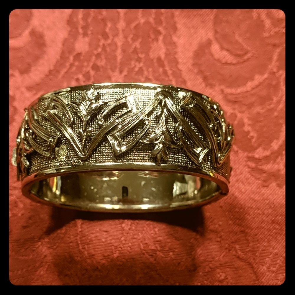 Unique Vintage Hinged Silver Tone Bracelet